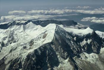 Un tratto delle creste dell'Illimani, viste dall'aereo